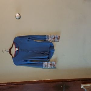 Embroidered, blue thermal top